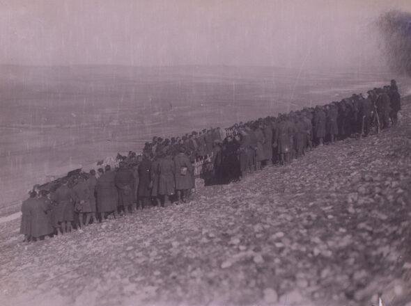 Μνημόσυνο για τους πεσόντες στη μάχη της 8ης Σεπτεμβρίου 1921 στο Σειντί Γαζή (Δεκέμβριος 1921). Ιδιωτικό Αρχείο Δημήτριου Θεοτόκη.